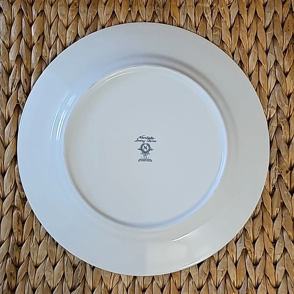 NORITAKE ‘Parkridge’ Dinner Plate 10 5/8” (7561) Discontinued Japan